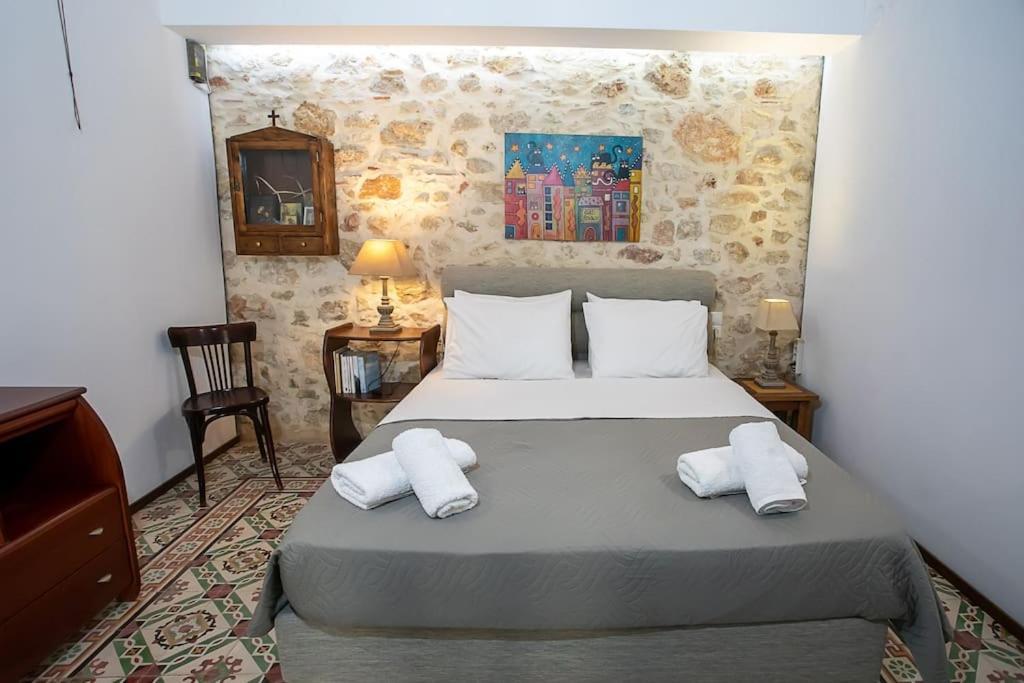 Apartment Malama's Maisonette At The Historic Center